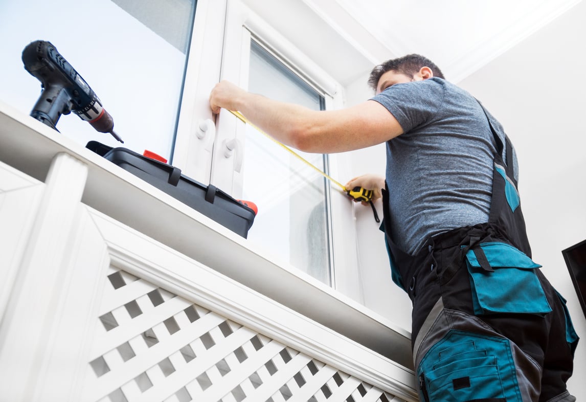 Handyman measuring window for cassette roller blinds.